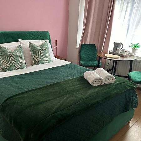 The Lily Pad Near Poole Dorset Self Contained Private Entrance And Free Parking Hotell Corfe Mullen Eksteriør bilde