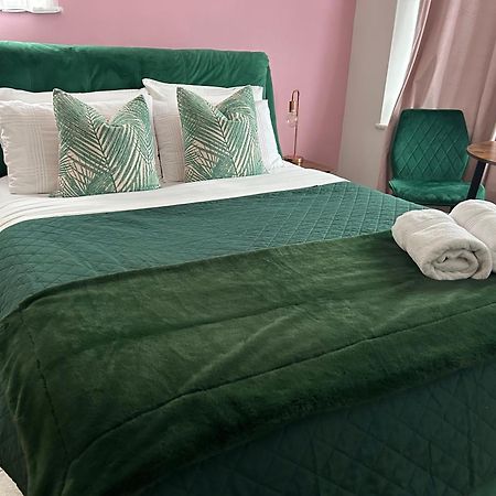 The Lily Pad Near Poole Dorset Self Contained Private Entrance And Free Parking Hotell Corfe Mullen Eksteriør bilde