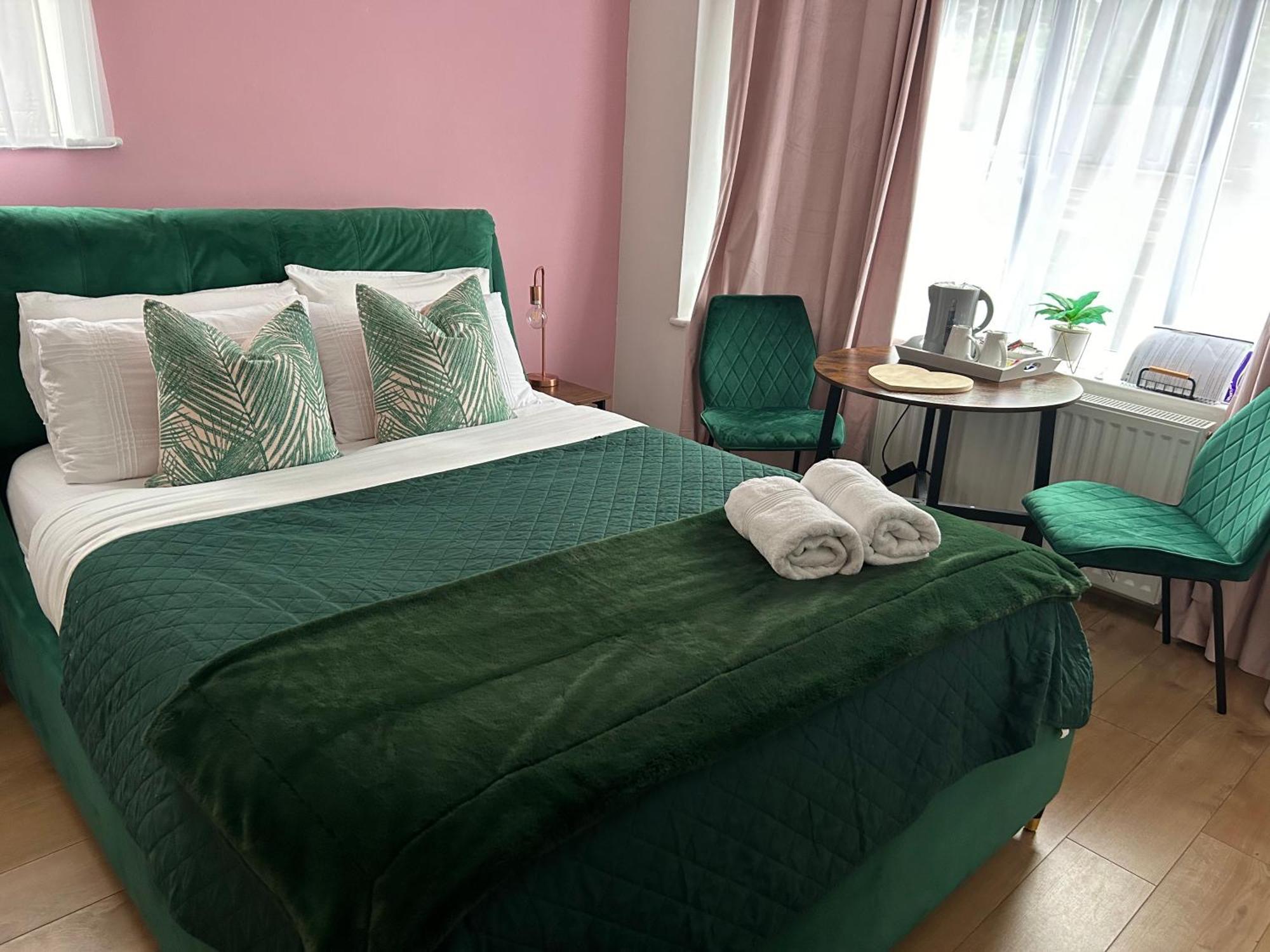 The Lily Pad Near Poole Dorset Self Contained Private Entrance And Free Parking Hotell Corfe Mullen Eksteriør bilde