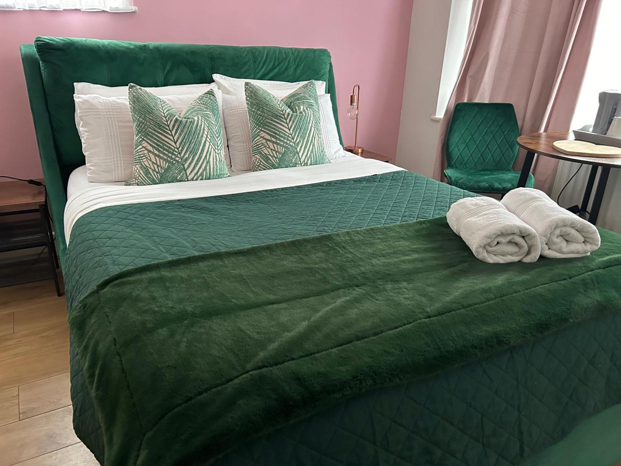 The Lily Pad Near Poole Dorset Self Contained Private Entrance And Free Parking Hotell Corfe Mullen Eksteriør bilde