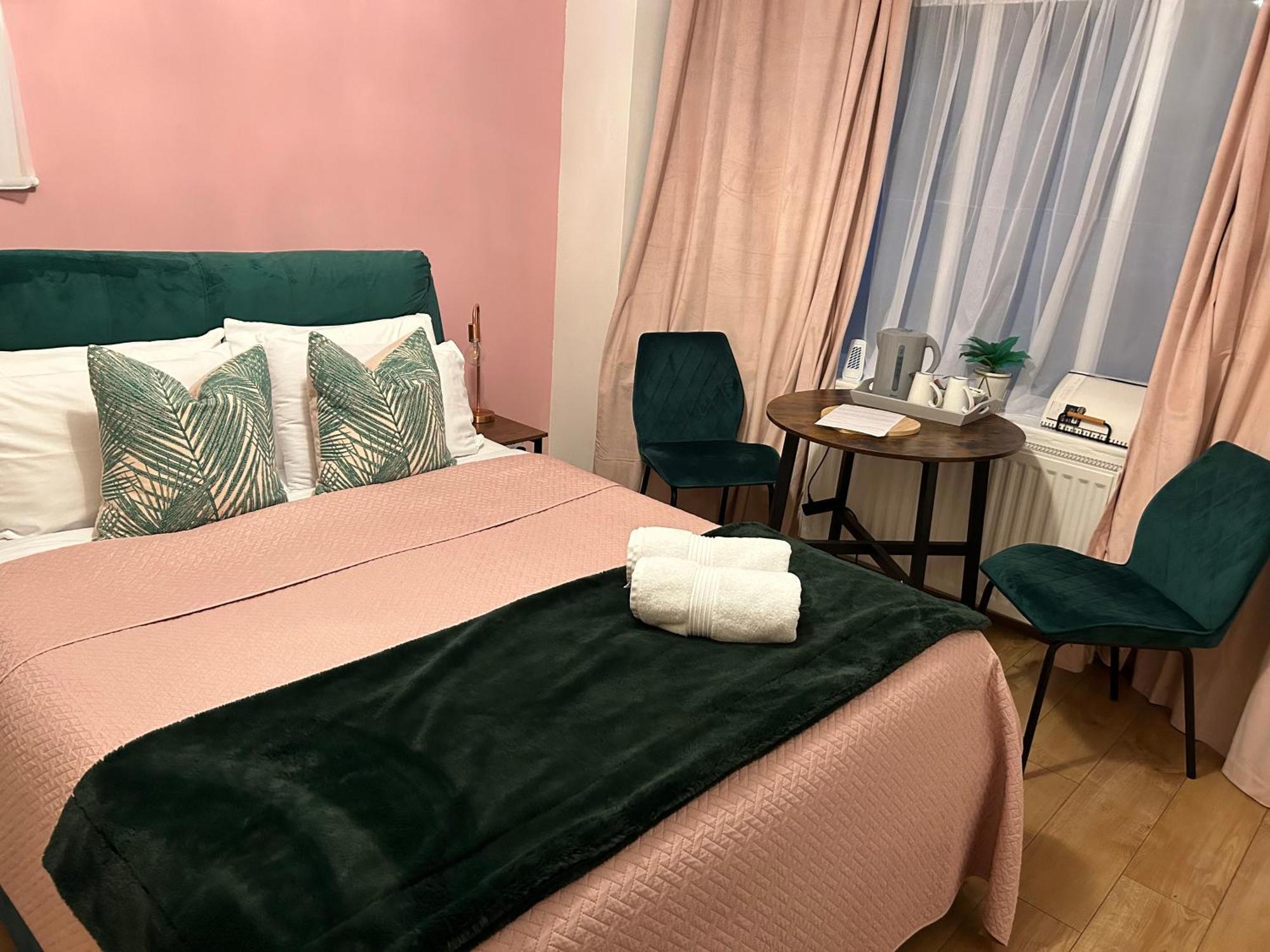 The Lily Pad Near Poole Dorset Self Contained Private Entrance And Free Parking Hotell Corfe Mullen Eksteriør bilde